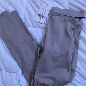 MADELAINE PETSCH X FABLETICS Leggings